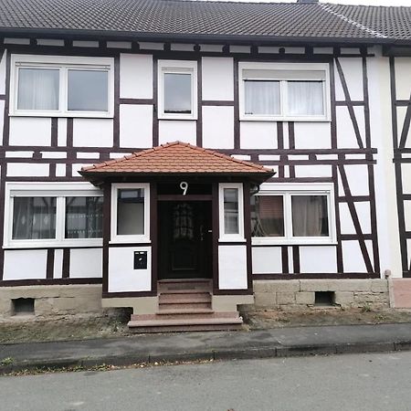 Monteurzimmer Oberlistingen Zweibettzimmer Mit 2 Baedern Breuna Bagian luar foto
