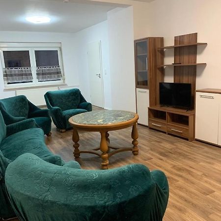 Monteurzimmer Oberlistingen Zweibettzimmer Mit 2 Baedern Breuna Bagian luar foto