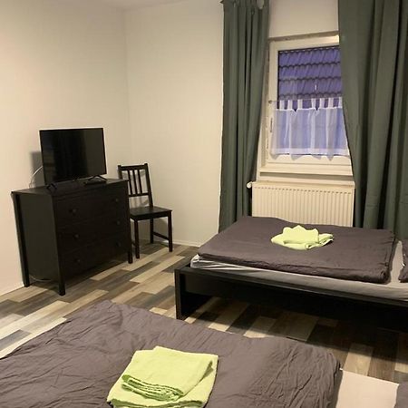 Monteurzimmer Oberlistingen Zweibettzimmer Mit 2 Baedern Breuna Bagian luar foto