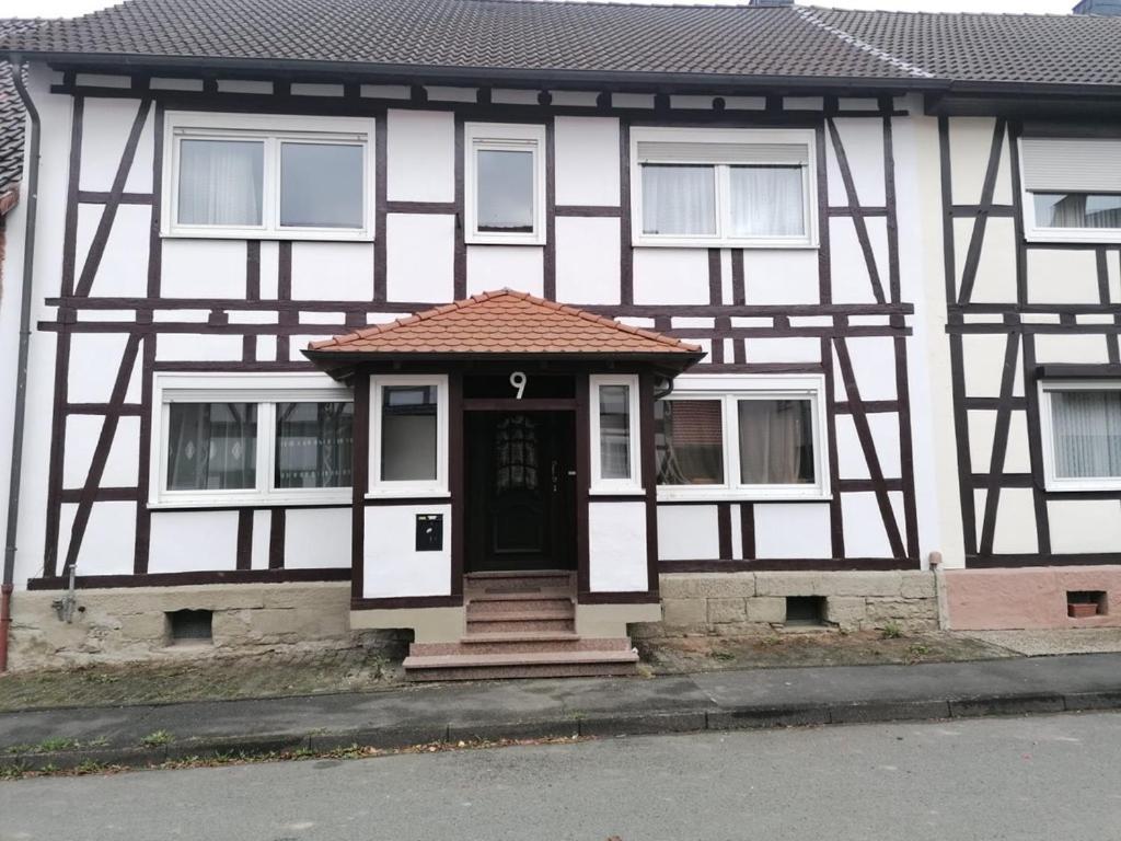 Monteurzimmer Oberlistingen Zweibettzimmer Mit 2 Baedern Breuna Bagian luar foto