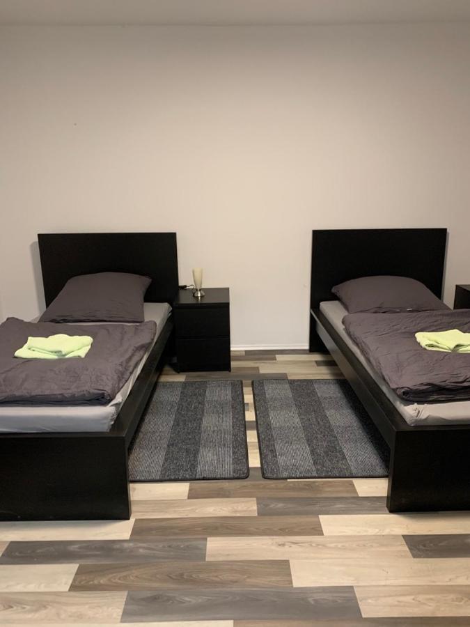 Monteurzimmer Oberlistingen Zweibettzimmer Mit 2 Baedern Breuna Bagian luar foto