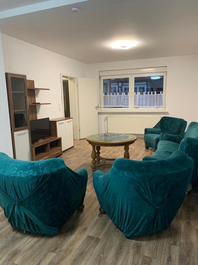 Monteurzimmer Oberlistingen Zweibettzimmer Mit 2 Baedern Breuna Bagian luar foto