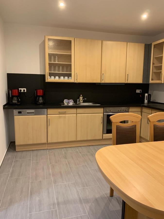 Monteurzimmer Oberlistingen Zweibettzimmer Mit 2 Baedern Breuna Bagian luar foto